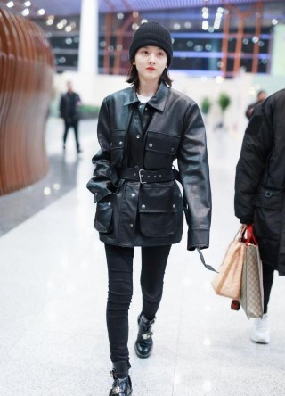 宋祖兒就是個酷酷的女孩子了，身材成小花中極品，真的是帥氣十足