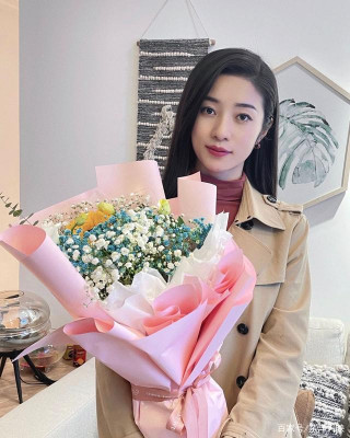 網劇《鄰裏一家人》殺青 欒蕾英本色出演職場幹練女強人
