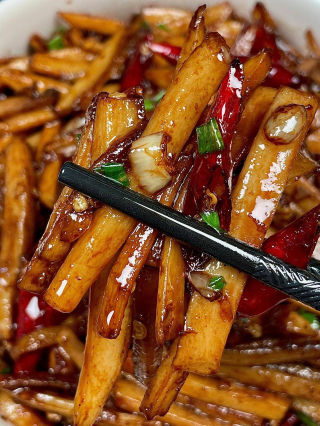 哇塞！這道孜然杏鮑菇咋把“素肉”做出燒烤攤靈魂味兒？_道菜_蒜末_廚房
