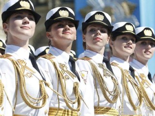 全球女兵方隊：俄國豔麗，日本挎小包，精神最佳