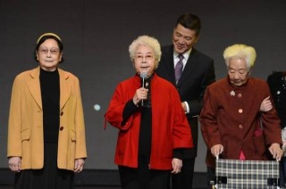 電影界開音樂詩歌朗誦會 張凱麗田華深情頌祖國