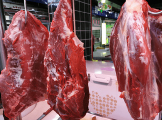 買牛肉，選“掛著的”還是“擺著的”？牢記6不買，輕松買到好牛肉
