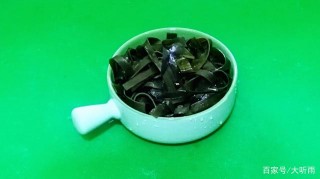 【大聽雨】：海帶/肉丸湯、胡蘿卜/洋蔥炒雞蛋、涼拌苦菊、豆角飯
