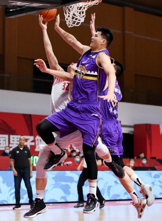 籃球——CBA第四階段：青島每日優鮮對陣北京紫禁勇士