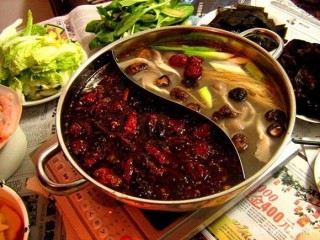 冬天是吃火鍋的季節，怎樣在品嘗美食的同時，健康合理的食用呢