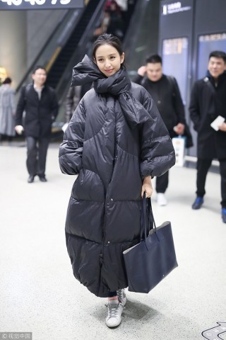 佟麗婭裹成「羽絨球」還能這麼美 丫丫巔峰顏值不能不服！