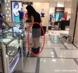年輕的女生真敢穿，妹子你是真性情還是為秀性感身材