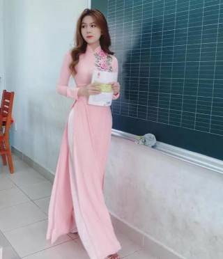 90後女老師因一張“課堂照”走紅，曼妙身材讓人羨，保養得真好