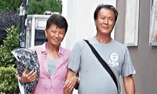曾是周潤發的好搭檔，如今老成這樣，現實中是個十足的好男人