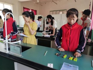 大峪中心校：六年級畢業生科學實驗、信息技術操作考核
