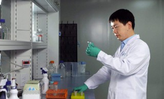 為什麼科學家總拿小白鼠做實驗？生物學家說出實情，