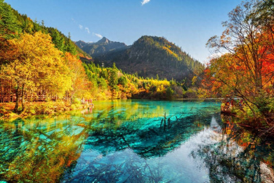 冰雕水塑的童話世界，九寨溝，瑰麗多姿的自然奇景，人間的仙境
