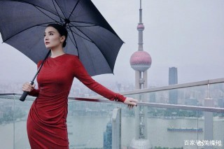 40歲宋佳身材好火辣，紅裙驚豔黑裙白裙，S曲線中年女明星裏少見