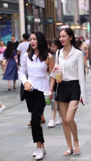 時尚街拍，這位小姐姐引領時尚潮流