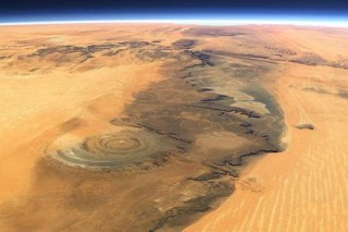 美國衛星在內蒙古沙漠發現「沙漠之眼」，之後驚呆了