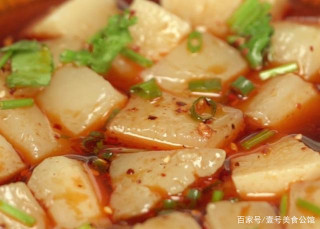 分享一款涼拌米豆腐，鮮辣爽口又美味，解饞又營養的居家美食
