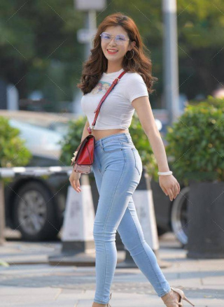 炫耀奪目的時尚褲裝扮盡顯時尚女王範，顯得美腿修長，又仙又美