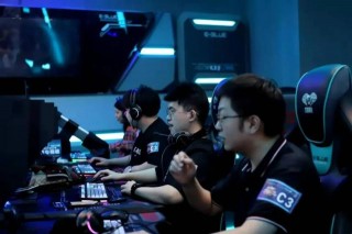 網癮少年與電競選手之間隔著一個“勸退大師”？