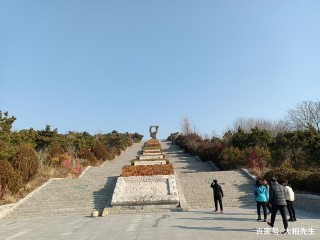 乳山市的大乳山旅遊度假區是人們休閑娛樂的好地方