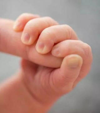 消失一年、突宣布產女！謝霆鋒胞妹曬出生百天照，寶寶生父成謎