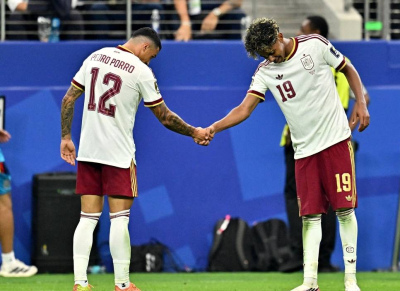 世界杯-奧亞薩瓦爾點射波羅破門 西班牙2-0法國進決賽_亞馬爾_姆巴佩_上半場