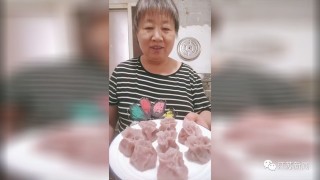 58歲母親為倆兒子直播做美食！背後的故事有些淚目……