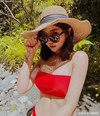 27歲女主持“柯基臀”太誘人，網友：這身材是極品！