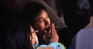 陳坤被曝在禁煙區內吸煙，對著身邊的女助理吞雲吐霧