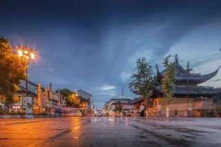 蘇州有條歷史街區，因玄妙觀古寺而得名，被譽為“老蘇州”代表