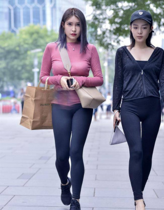 街拍：這兩位美女真的相當有範，我全都要！