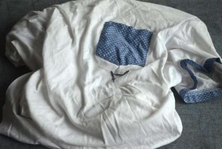 衣服上有筆跡難清洗？奶奶教我一招，這樣輕輕一搓立馬乾凈如新