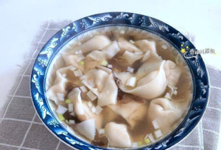 天冷了，這樣做早餐比餃子包子好，熱乎乎吃一碗禦寒保暖真舒服！_餛飩_清水_肉餡