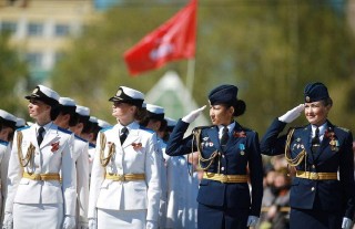 圖看各國女兵方隊：俄國高挑，日本挎小包，精神最佳