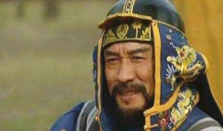 從川陝總督和撫遠大將軍到杭州將軍，年羹堯被降了多少級？