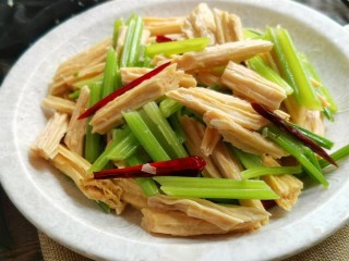夏天別吃太多肉，試試這道涼拌菜，清爽不油膩，營養豐富開胃！