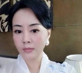 她曾紅過毛阿敏，遭丈夫拋棄兩度輕生淪為保姆，60歲復出風采依舊