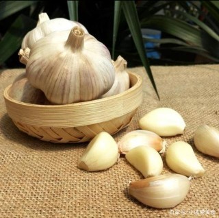它是癌症的克星，每家超市都可買，今天拿它做兩道美食分享給大家
