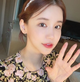 韓國女演員被發現自殺，曾與粉絲熱情互動，過去因誇