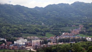 重慶雲陽縣東北部一個鎮，場鎮地形較為平坦，因馬桑而得名