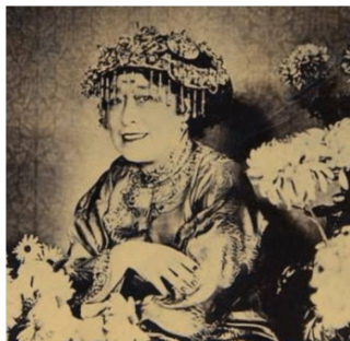 一座清代古墓中，發現了一位長眠近300年，屍身卻保存完好的公主。_烏爾袞_龍袍_蒙古