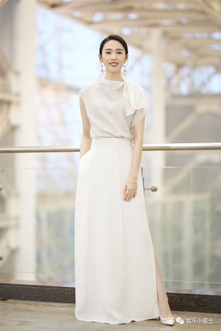 初哆咪娛樂：超百搭開岔美裙！「中韓女神」童瑤、李多熙都在穿狂曬腿根！