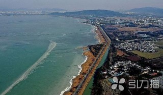 百餘名遊客太湖冰上走 蘇州太湖國家旅遊度假區交警緊急勸離