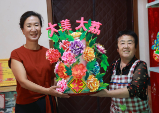 非遺花饃蘊匠心：陝西大荔花饃傳承人趙聰玲面花作品龍騰盛世賀國慶_工具_西城街道_過壽