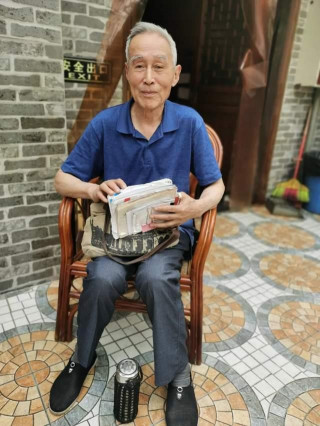 他說：“我曾是一名西藏高原的汽車兵！這是我一生的驕傲！”