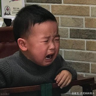 嬰兒期的寶寶一哭就抱，對後期的教育三種好處，父母別不在意