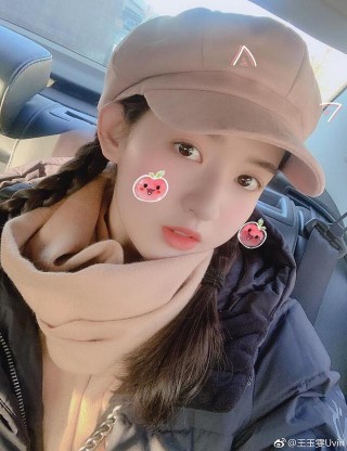 她是歡瑞藝人，和肖戰傳過緋聞，為撩徐正溪得罪林更新黃曉明粉絲