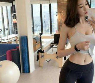時尚魅力的打底褲，凸顯出女人優美的曲線，纖瘦迷人！