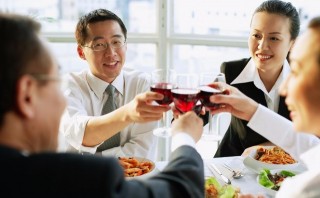 職場飯局，情商越低的員工越愛做這件事，還自以為很風光