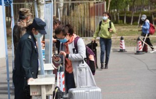 廣東省高校假期通知，教育廳發言表示，不支持中高風險區師生返鄉