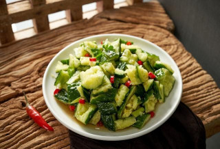 飯店的涼拌黃瓜為什麼這麼好吃，原來技巧在這裏，我先收藏收藏了